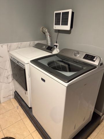 5040 W Berenice Avenue 1, Chicago, IL 60641