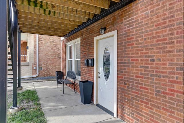 5040 W Berenice Avenue 1, Chicago, IL 60641