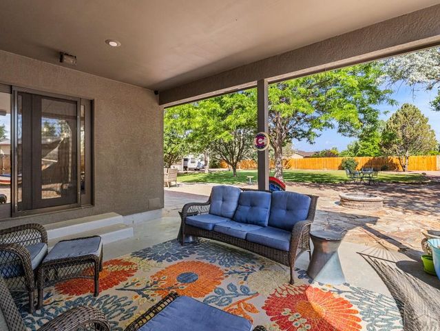 49 S Acacia Dr, Pueblo West, CO 81007