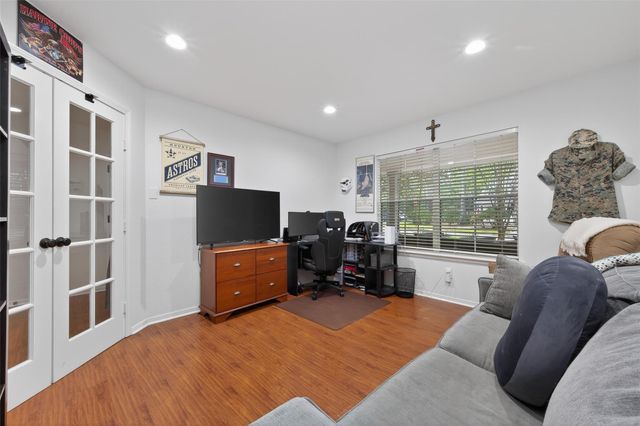 42 W Gaslight Place, The Woodlands, TX 77382