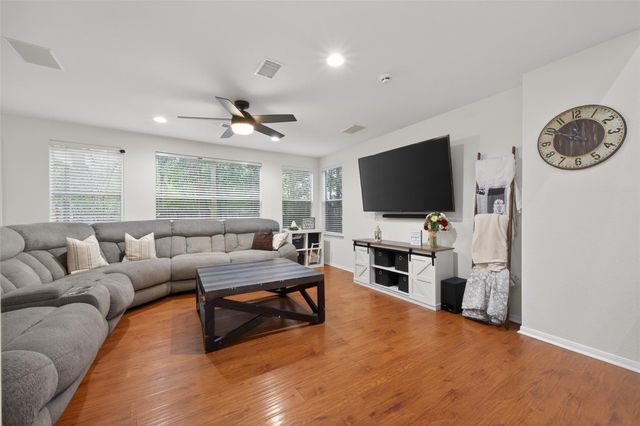 42 W Gaslight Place, The Woodlands, TX 77382