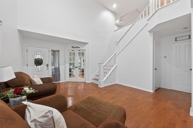 42 W Gaslight Place, The Woodlands, TX 77382