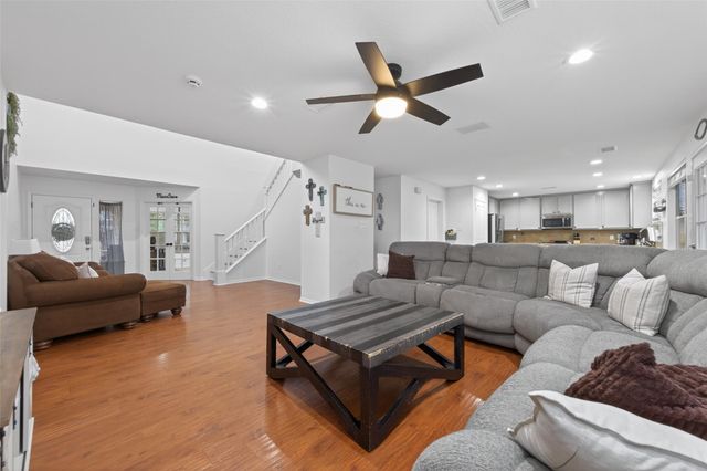 42 W Gaslight Place, The Woodlands, TX 77382