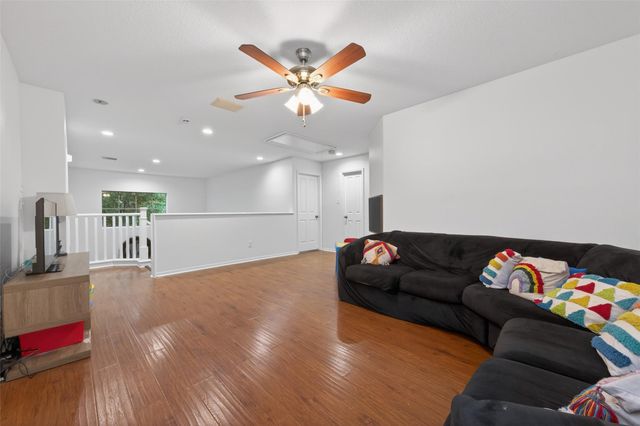 42 W Gaslight Place, The Woodlands, TX 77382