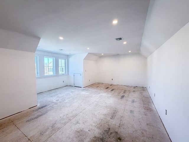 4 Oneil Way, Saugus, MA 01906