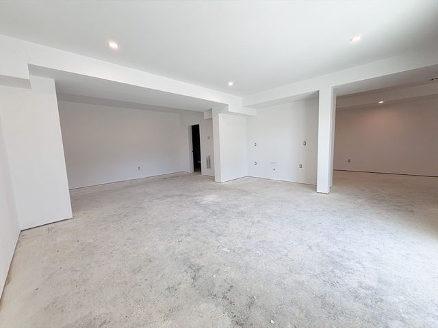 4 Oneil Way, Saugus, MA 01906