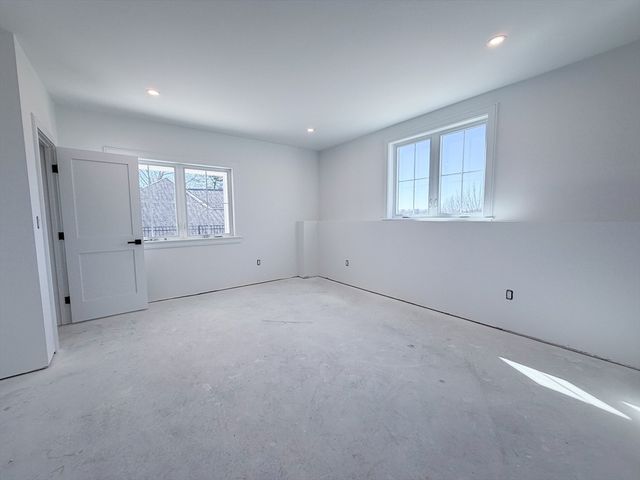4 Oneil Way, Saugus, MA 01906