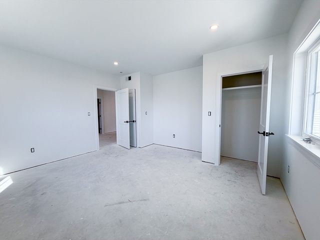 4 Oneil Way, Saugus, MA 01906