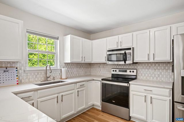 200 APPLE ORCHARD DR, Louisa, VA 23093