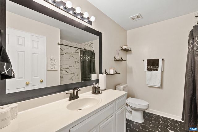 200 APPLE ORCHARD DR, Louisa, VA 23093