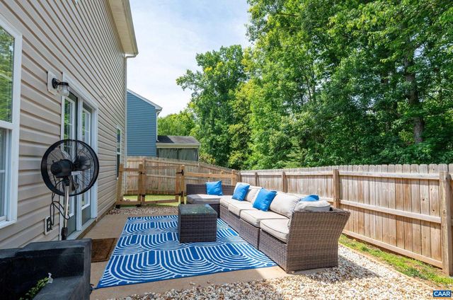 200 APPLE ORCHARD DR, Louisa, VA 23093