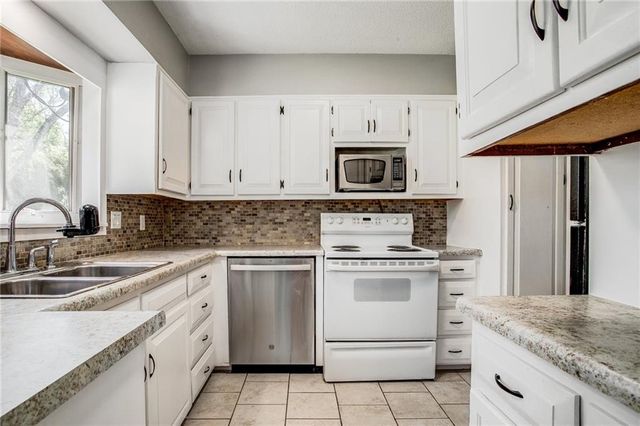10609 Askew Avenue, Kansas City, MO 64137