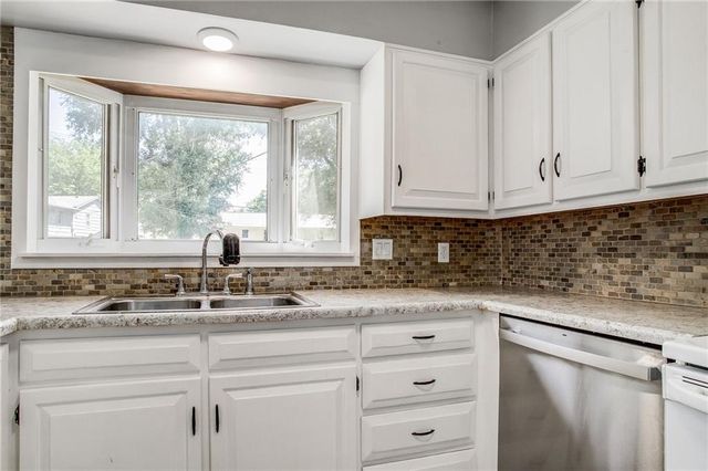 10609 Askew Avenue, Kansas City, MO 64137