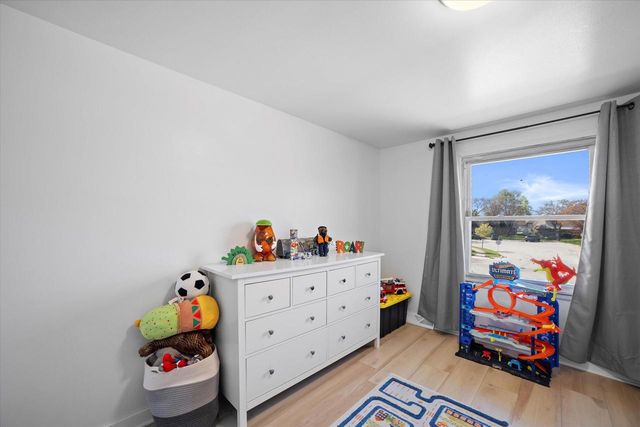 8533 W Grantosa DRIVE, Milwaukee, WI 53225