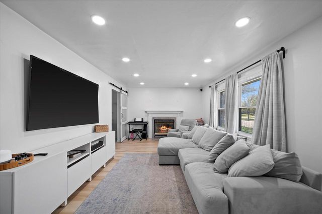 8533 W Grantosa DRIVE, Milwaukee, WI 53225