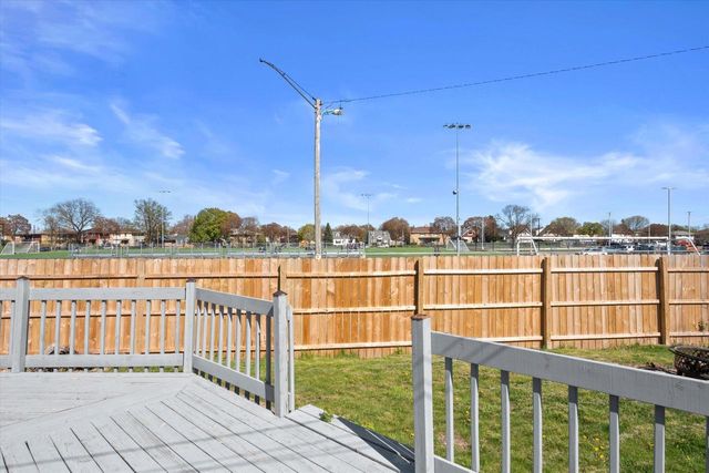 8533 W Grantosa DRIVE, Milwaukee, WI 53225