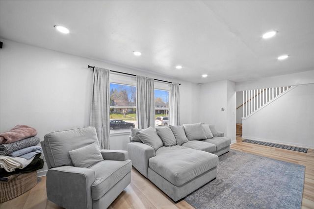 8533 W Grantosa DRIVE, Milwaukee, WI 53225