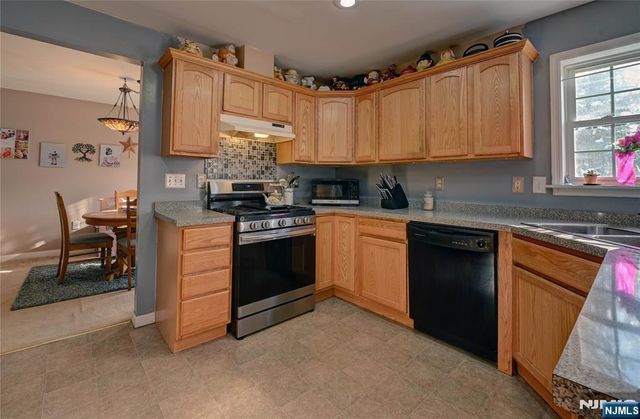 6 Hudson Avenue, Jefferson Township, NJ 07438