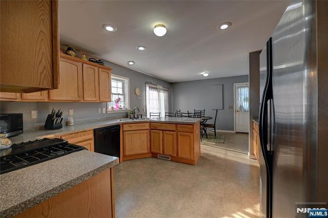 6 Hudson Avenue, Jefferson Township, NJ 07438