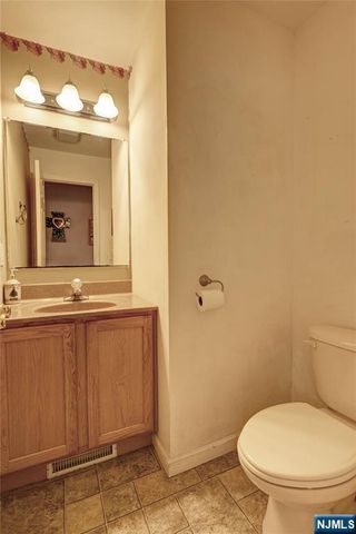 6 Hudson Avenue, Jefferson Township, NJ 07438