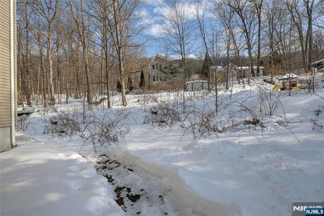 6 Hudson Avenue, Jefferson Township, NJ 07438