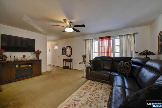 6 Hudson Avenue, Jefferson Township, NJ 07438