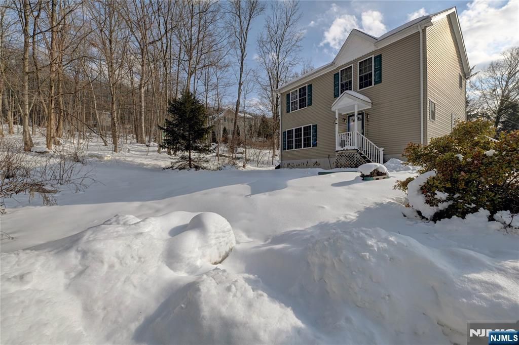 6 Hudson Avenue, Jefferson Township, NJ 07438