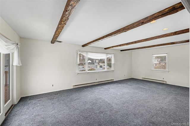 26 Pinetree Lane, Roslyn Heights, NY 11577