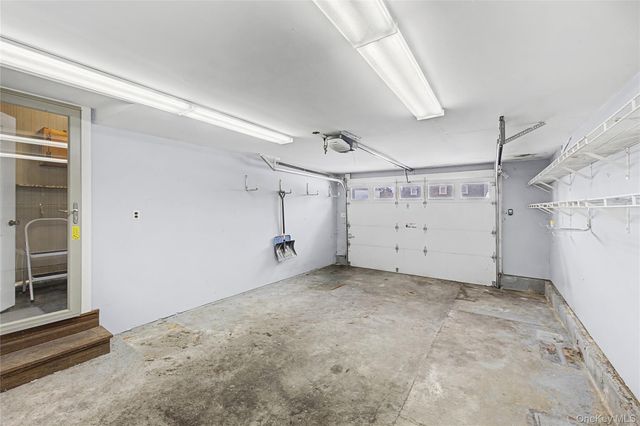 26 Pinetree Lane, Roslyn Heights, NY 11577