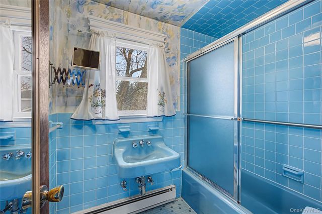 26 Pinetree Lane, Roslyn Heights, NY 11577