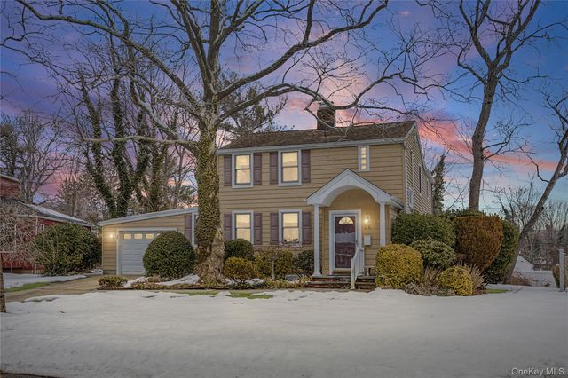 26 Pinetree Lane, Roslyn Heights, NY 11577