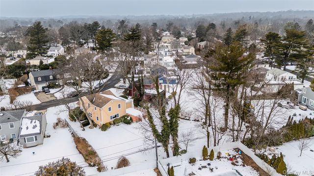 26 Pinetree Lane, Roslyn Heights, NY 11577