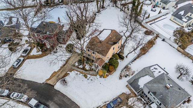 26 Pinetree Lane, Roslyn Heights, NY 11577