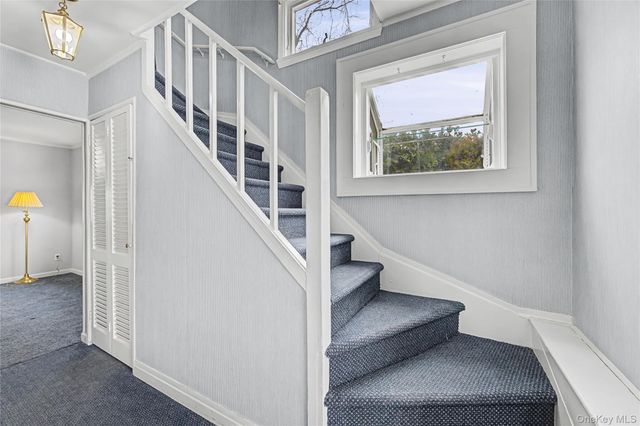 26 Pinetree Lane, Roslyn Heights, NY 11577