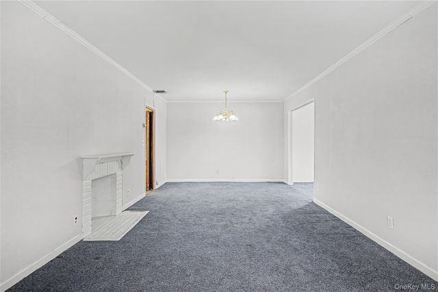 26 Pinetree Lane, Roslyn Heights, NY 11577