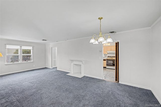 26 Pinetree Lane, Roslyn Heights, NY 11577