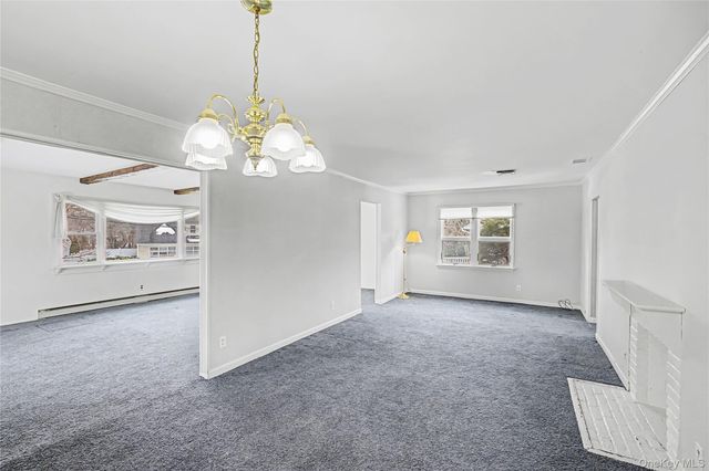 26 Pinetree Lane, Roslyn Heights, NY 11577