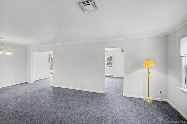 26 Pinetree Lane, Roslyn Heights, NY 11577