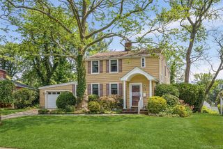 26 Pinetree Lane, Roslyn Heights, NY 11577