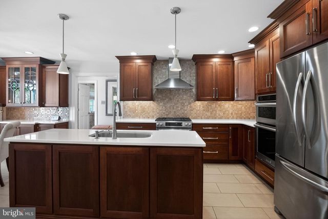 6 POINTE VIEW DR, Medford, NJ 08055