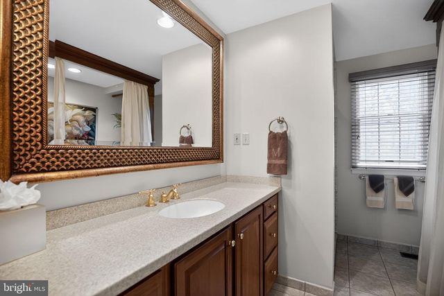 6 POINTE VIEW DR, Medford, NJ 08055