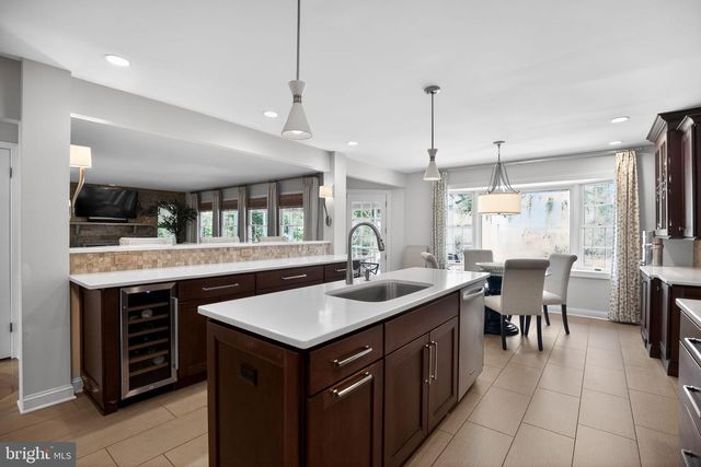 6 POINTE VIEW DR, Medford, NJ 08055