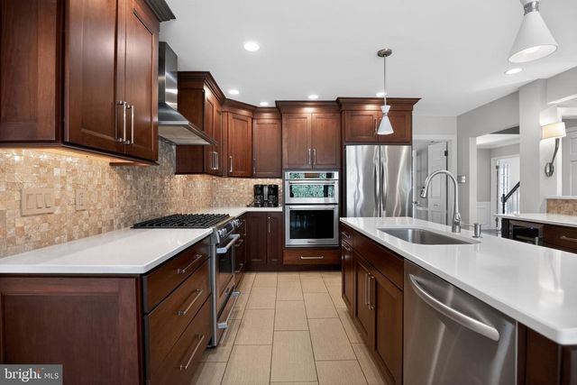 6 POINTE VIEW DR, Medford, NJ 08055