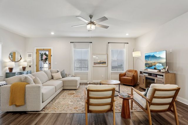 4901 Myra Dr, Hermitage, TN 37076