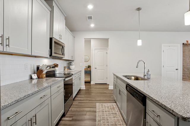 4901 Myra Dr, Hermitage, TN 37076