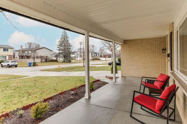 1805 W Willow Lane, Mount Prospect, IL 60056