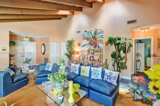 30 Cedar Rd, Hollywood, FL 33021
