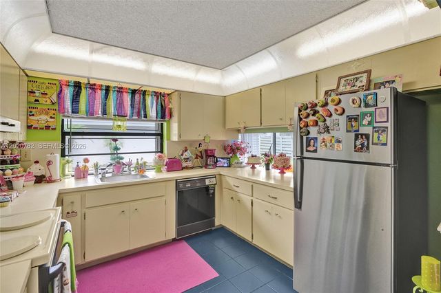 30 Cedar Rd, Hollywood, FL 33021