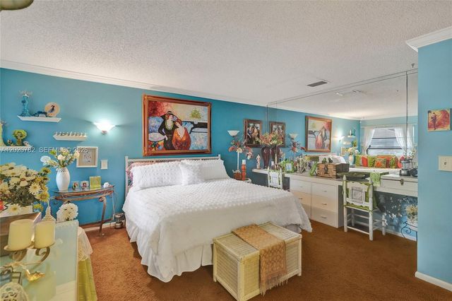 30 Cedar Rd, Hollywood, FL 33021