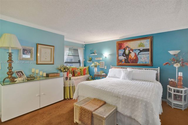 30 Cedar Rd, Hollywood, FL 33021